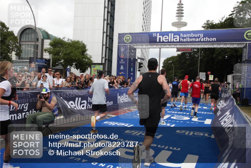 29.06.2025 - hella hamburg halbmarathon Michael Strokosch http://msf.ph/oto/8223787 29.06.2025 10:50:06 Ziel 1216, 1321, 2020, 3692, 3852, 7100, 7657, 9031, 9213, 9303, 9965, 12271, 13225, 13758, 16403, 16716, 18884, 19112 meine-sportfotos.de