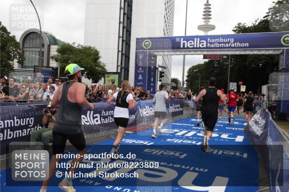 29.06.2025 - hella hamburg halbmarathon Michael Strokosch http://msf.ph/oto/8223809 29.06.2025 10:50:07 Ziel 1216, 1321, 1507, 2020, 3562, 3692, 3852, 7100, 7657, 9031, 9213, 9303, 9965, 12203, 12271, 13225, 13758, 14257, 16403, 18228, 18657, 18658, 18884, 19112 meine-sportfotos.de