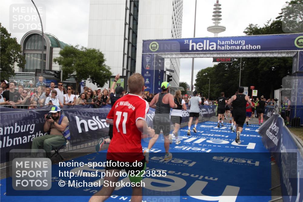 29.06.2025 - hella hamburg halbmarathon Michael Strokosch http://msf.ph/oto/8223835 29.06.2025 10:50:08 Ziel 1216, 1321, 1507, 2020, 3562, 3692, 3852, 7100, 7657, 8313, 9031, 9213, 9303, 9965, 12203, 12271, 13225, 13282, 13758, 14257, 16403, 18228, 18657, 18658, 18884, 19112 meine-sportfotos.de