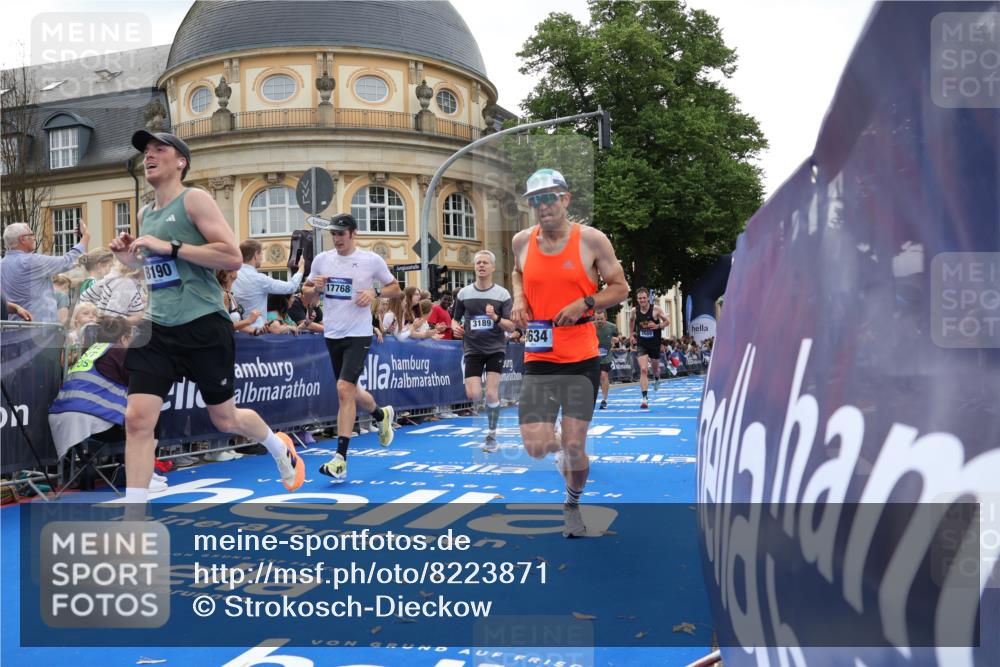 29.06.2025 - hella hamburg halbmarathon Strokosch-Dieckow http://msf.ph/oto/8223871 29.06.2025 10:30:06 Ziel 1758, 2689, 3189, 8190, 8323, 9634, 10270, 12308, 15507, 15672, 17768 meine-sportfotos.de