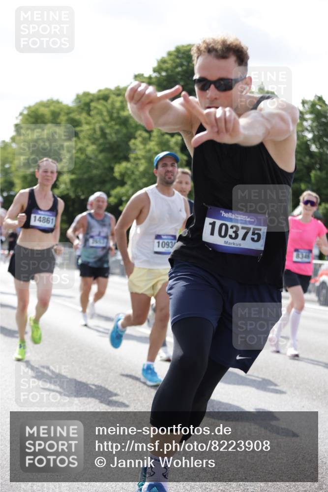 29.06.2025 - hella hamburg halbmarathon Jannik Wohlers http://msf.ph/oto/8223908 29.06.2025 09:51:19 Lombardsbrücke 1520, 1570, 1903, 2653, 2880, 3437, 4297, 4634, 4843, 4865, 4991, 5375, 5410, 6490, 7092, 7105, 7363, 8346, 8871, 8900, 9114, 9364, 10319, 10375, 10480, 10669, 10934, 11021, 11417, 11714, 12623, 12711, 12712, 13183, 13196, 13479, 14346, 14722, 14861, 15542, 15828, 15932, 16281, 16660, 17381, 17382, 17406, 18049, 18356, 18539, 18764 meine-sportfotos.de