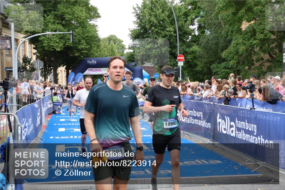 29.06.2025 - hella hamburg halbmarathon Zöllner http://msf.ph/oto/8223914 29.06.2025 10:52:41 Ziel 2346, 2670, 3952, 5116, 6561, 6562, 7475, 9739, 9869, 10115, 11459, 11689, 12450, 13051, 13301, 14122, 15001, 18982 meine-sportfotos.de