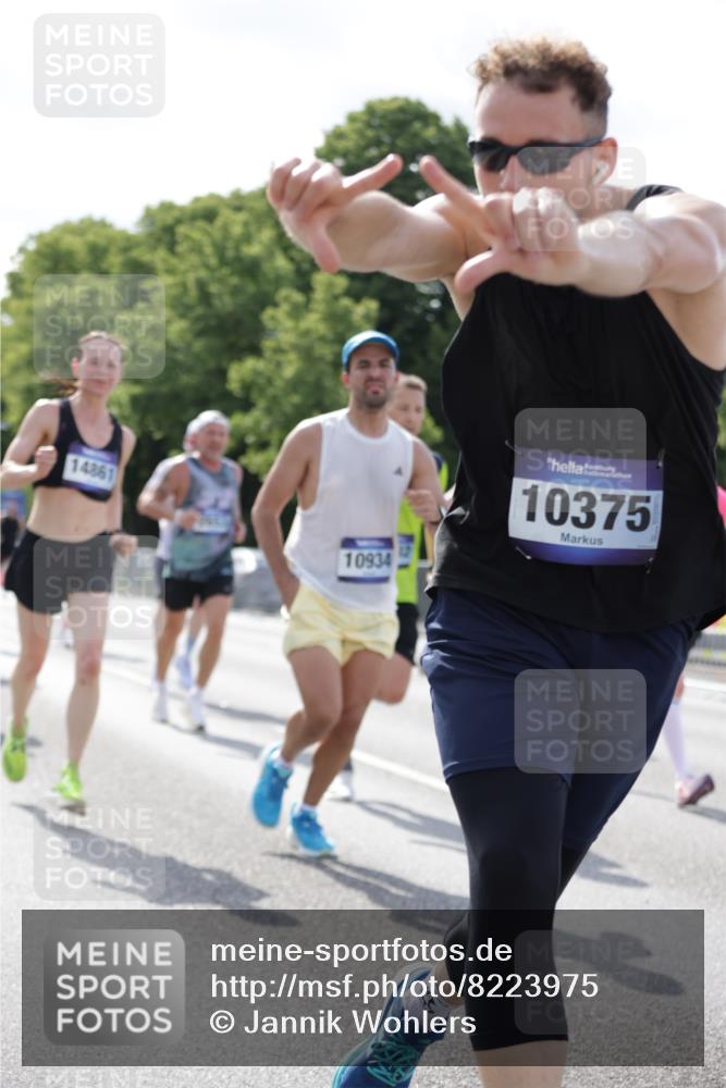 29.06.2025 - hella hamburg halbmarathon Jannik Wohlers http://msf.ph/oto/8223975 29.06.2025 09:51:19 Lombardsbrücke 1520, 1570, 1903, 2653, 2880, 3437, 4297, 4634, 4843, 4865, 4991, 5375, 5410, 6490, 7092, 7105, 7363, 8346, 8871, 8900, 9114, 9364, 10319, 10375, 10480, 10669, 10934, 11021, 11417, 11714, 12623, 12711, 12712, 13183, 13196, 13479, 14346, 14722, 14861, 15542, 15828, 15932, 16281, 16660, 17381, 17382, 17406, 18049, 18356, 18539, 18764 meine-sportfotos.de
