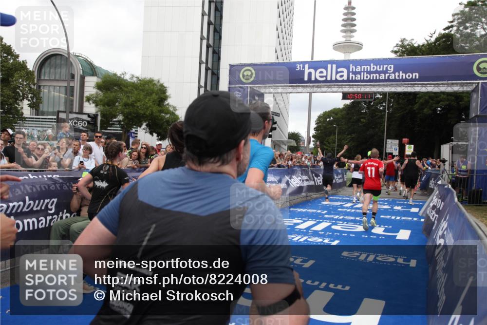 29.06.2025 - hella hamburg halbmarathon Michael Strokosch http://msf.ph/oto/8224008 29.06.2025 10:50:10 Ziel 1216, 1321, 1507, 2020, 3296, 3562, 7176, 7657, 8313, 9031, 9303, 9965, 12203, 13225, 13282, 13758, 14257, 16403, 18228, 18657, 18658, 18884 meine-sportfotos.de