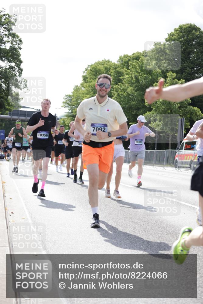29.06.2025 - hella hamburg halbmarathon Jannik Wohlers http://msf.ph/oto/8224066 29.06.2025 09:51:20 Lombardsbrücke 1520, 1570, 1903, 2653, 2880, 3437, 4297, 4634, 4843, 4865, 4991, 5375, 5410, 6490, 7092, 7105, 7363, 8346, 8871, 8900, 9114, 9364, 10319, 10375, 10480, 10669, 10934, 11021, 11417, 11714, 12623, 12711, 12712, 13183, 13196, 13479, 14346, 14722, 14861, 15185, 15542, 15828, 15932, 16281, 16503, 16660, 17381, 17382, 17406, 18049, 18356, 18539, 18764 meine-sportfotos.de