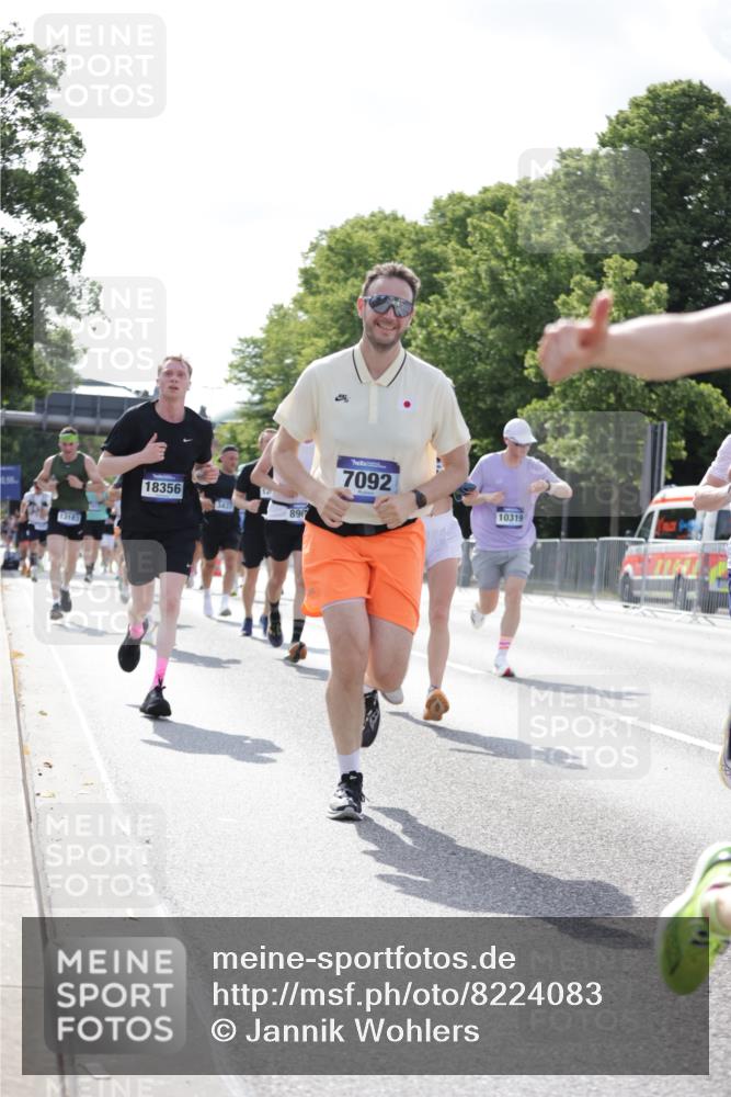 29.06.2025 - hella hamburg halbmarathon Jannik Wohlers http://msf.ph/oto/8224083 29.06.2025 09:51:20 Lombardsbrücke 1520, 1570, 1903, 2653, 2880, 3437, 4297, 4634, 4843, 4865, 4991, 5375, 5410, 6490, 7092, 7105, 7363, 8346, 8871, 8900, 9114, 9364, 10319, 10375, 10480, 10669, 10934, 11021, 11417, 11714, 12623, 12711, 12712, 13183, 13196, 13479, 14346, 14722, 14861, 15185, 15542, 15828, 15932, 16281, 16503, 16660, 17381, 17382, 17406, 18049, 18356, 18539, 18764 meine-sportfotos.de