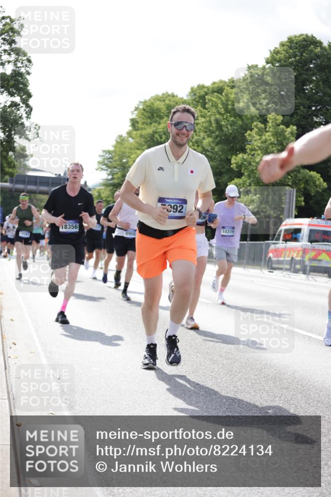 29.06.2025 - hella hamburg halbmarathon Jannik Wohlers http://msf.ph/oto/8224134 29.06.2025 09:51:20 Lombardsbrücke 1520, 1570, 1903, 2653, 2880, 3437, 4297, 4634, 4843, 4865, 4991, 5375, 5410, 6490, 7092, 7105, 7363, 8346, 8871, 8900, 9114, 9364, 10319, 10375, 10480, 10669, 10934, 11021, 11417, 11714, 12623, 12711, 12712, 13183, 13196, 13479, 14346, 14722, 14861, 15185, 15542, 15828, 15932, 16281, 16503, 16660, 17381, 17382, 17406, 18049, 18356, 18539, 18764 meine-sportfotos.de