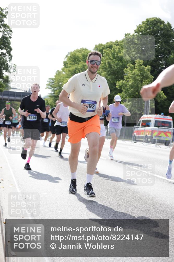 29.06.2025 - hella hamburg halbmarathon Jannik Wohlers http://msf.ph/oto/8224147 29.06.2025 09:51:20 Lombardsbrücke 1520, 1570, 1903, 2653, 2880, 3437, 4297, 4634, 4843, 4865, 4991, 5375, 5410, 6490, 7092, 7105, 7363, 8346, 8871, 8900, 9114, 9364, 10319, 10375, 10480, 10669, 10934, 11021, 11417, 11714, 12623, 12711, 12712, 13183, 13196, 13479, 14346, 14722, 14861, 15185, 15542, 15828, 15932, 16281, 16503, 16660, 17381, 17382, 17406, 18049, 18356, 18539, 18764 meine-sportfotos.de