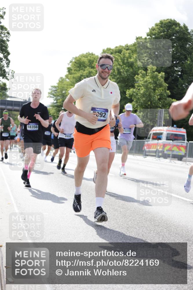 29.06.2025 - hella hamburg halbmarathon Jannik Wohlers http://msf.ph/oto/8224169 29.06.2025 09:51:20 Lombardsbrücke 1520, 1570, 1903, 2653, 2880, 3437, 4297, 4634, 4843, 4865, 4991, 5375, 5410, 6490, 7092, 7105, 7363, 8346, 8871, 8900, 9114, 9364, 10319, 10375, 10480, 10669, 10934, 11021, 11417, 11714, 12623, 12711, 12712, 13183, 13196, 13479, 14346, 14722, 14861, 15185, 15542, 15828, 15932, 16281, 16503, 16660, 17381, 17382, 17406, 18049, 18356, 18539, 18764 meine-sportfotos.de