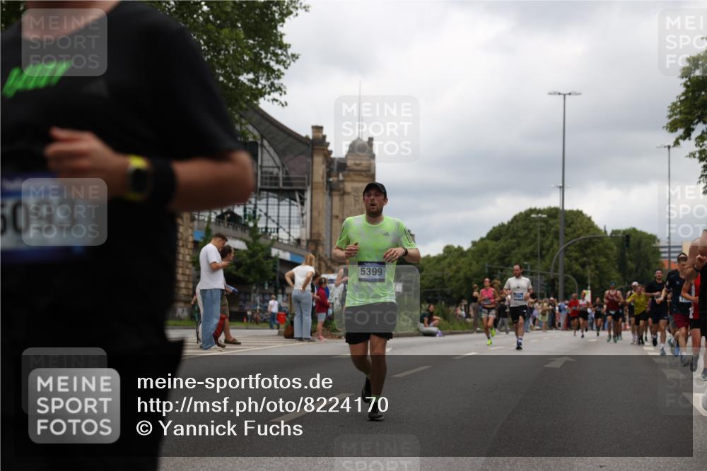 29.06.2025 - hella hamburg halbmarathon Yannick Fuchs http://msf.ph/oto/8224170 29.06.2025 10:46:24 20KM 2287, 2595, 3715, 4557, 4558, 4837, 5032, 5093, 5116, 5378, 5399, 5482, 6164, 6390, 6561, 6562, 7130, 7312, 7475, 7732, 7896, 8139, 8172, 8316, 8661, 8720, 8977, 9093, 9145, 9876, 10115, 11459, 12135, 13301, 13327, 14300, 14791, 15001, 15144, 15275, 15427, 15446, 15506, 15690, 16320, 16357, 17773, 18801 meine-sportfotos.de