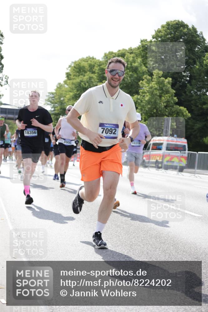 29.06.2025 - hella hamburg halbmarathon Jannik Wohlers http://msf.ph/oto/8224202 29.06.2025 09:51:20 Lombardsbrücke 1520, 1570, 1903, 2653, 2880, 3437, 4297, 4634, 4843, 4865, 4991, 5375, 5410, 6490, 7092, 7105, 7363, 8346, 8871, 8900, 9114, 9364, 10319, 10375, 10480, 10669, 10934, 11021, 11417, 11714, 12623, 12711, 12712, 13183, 13196, 13479, 14346, 14722, 14861, 15185, 15542, 15828, 15932, 16281, 16503, 16660, 17381, 17382, 17406, 18049, 18356, 18539, 18764 meine-sportfotos.de