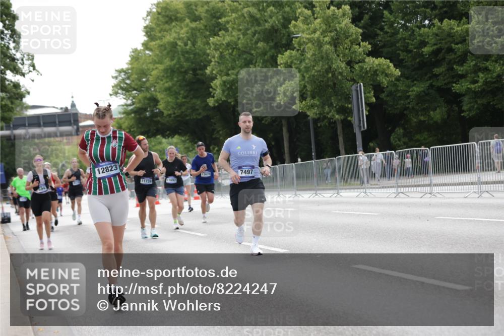 29.06.2025 - hella hamburg halbmarathon Jannik Wohlers http://msf.ph/oto/8224247 29.06.2025 10:27:32 Lombardsbrücke 1148, 5177, 5847, 6632, 7497, 9567, 9688, 11692, 11739, 12780, 12823, 12842, 13043, 13568, 13678, 13860, 15607, 15608, 16569, 16804, 18626 meine-sportfotos.de