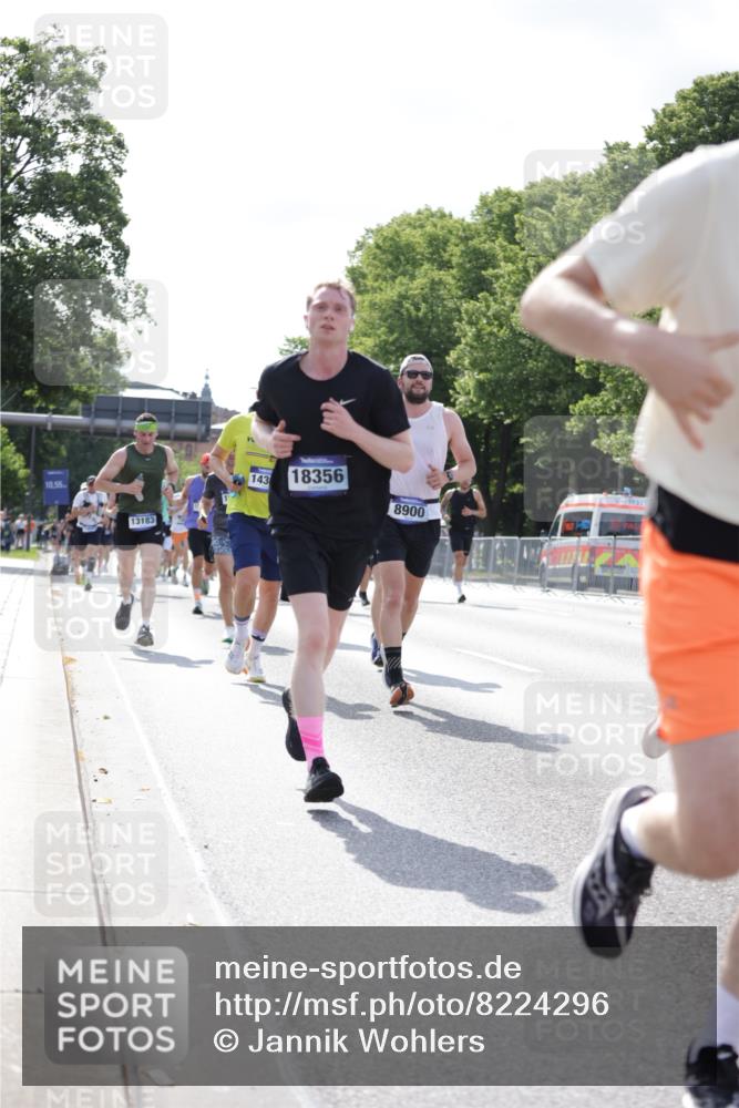 29.06.2025 - hella hamburg halbmarathon Jannik Wohlers http://msf.ph/oto/8224296 29.06.2025 09:51:21 Lombardsbrücke 1520, 1570, 1903, 2653, 2880, 3437, 4634, 4843, 4865, 4991, 5410, 6490, 7092, 7105, 7363, 8346, 8359, 8871, 8900, 9114, 9364, 10319, 10375, 10480, 10669, 10934, 11021, 11417, 11714, 12623, 12711, 12712, 13183, 13196, 13479, 14346, 14861, 15185, 15542, 15828, 15932, 15935, 16281, 16503, 17381, 17382, 17406, 18049, 18330, 18356, 18399, 18539, 18764 meine-sportfotos.de