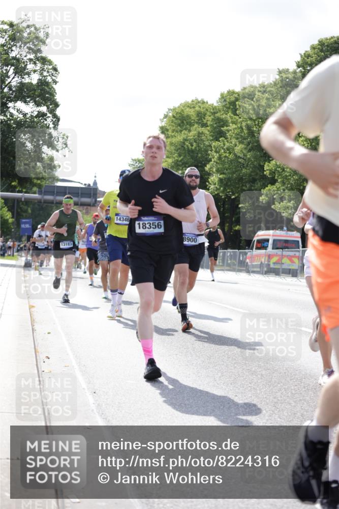 29.06.2025 - hella hamburg halbmarathon Jannik Wohlers http://msf.ph/oto/8224316 29.06.2025 09:51:21 Lombardsbrücke 1520, 1570, 1903, 2653, 2880, 3437, 4634, 4843, 4865, 4991, 5410, 6490, 7092, 7105, 7363, 8346, 8359, 8871, 8900, 9114, 9364, 10319, 10375, 10480, 10669, 10934, 11021, 11417, 11714, 12623, 12711, 12712, 13183, 13196, 13479, 14346, 14861, 15185, 15542, 15828, 15932, 15935, 16281, 16503, 17381, 17382, 17406, 18049, 18330, 18356, 18399, 18539, 18764 meine-sportfotos.de
