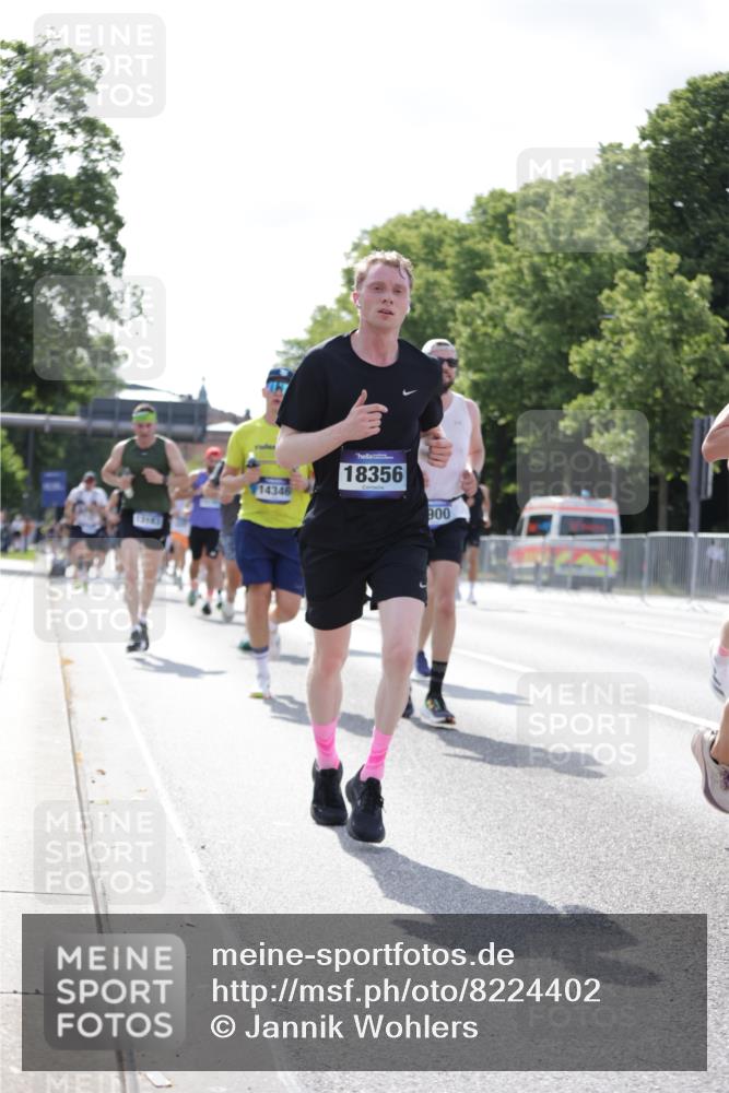 29.06.2025 - hella hamburg halbmarathon Jannik Wohlers http://msf.ph/oto/8224402 29.06.2025 09:51:21 Lombardsbrücke 1520, 1570, 1903, 2653, 2880, 3437, 4634, 4843, 4865, 4991, 5410, 6490, 7092, 7105, 7363, 8346, 8359, 8871, 8900, 9114, 9364, 10319, 10375, 10480, 10669, 10934, 11021, 11417, 11714, 12623, 12711, 12712, 13183, 13196, 13479, 14346, 14861, 15185, 15542, 15828, 15932, 15935, 16281, 16503, 17381, 17382, 17406, 18049, 18330, 18356, 18399, 18539, 18764 meine-sportfotos.de