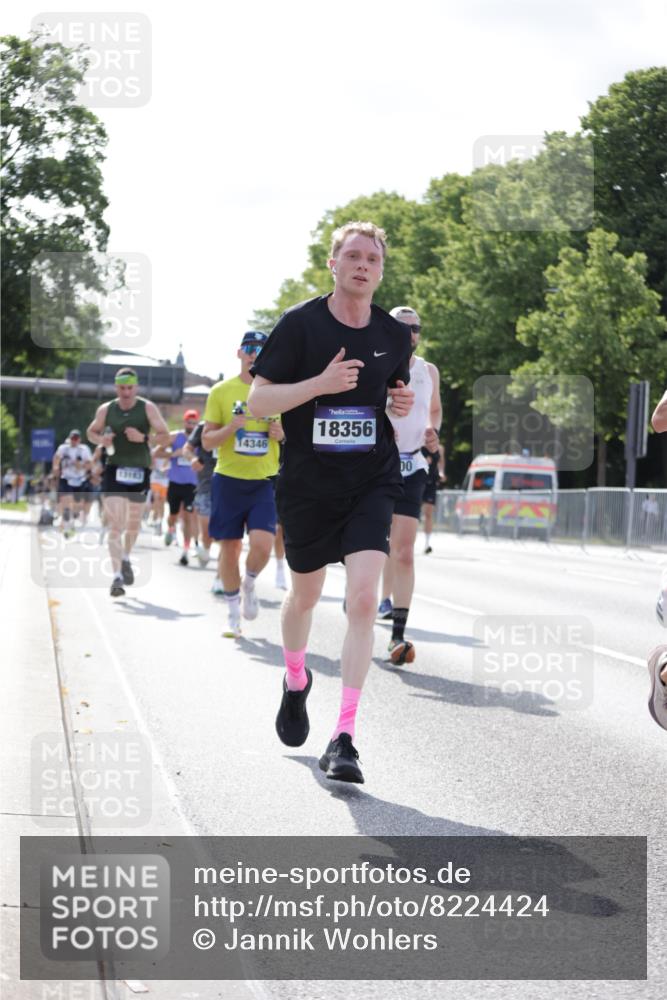 29.06.2025 - hella hamburg halbmarathon Jannik Wohlers http://msf.ph/oto/8224424 29.06.2025 09:51:22 Lombardsbrücke 1520, 1903, 2653, 2880, 3437, 4634, 4843, 4865, 4991, 5014, 5129, 6490, 7092, 7105, 8074, 8346, 8359, 8871, 8900, 9114, 10319, 10375, 10480, 10669, 10691, 10934, 11021, 11417, 11714, 12623, 12711, 12712, 13183, 13196, 13479, 14346, 14861, 15164, 15185, 15542, 15828, 15932, 15935, 16281, 16503, 17381, 17382, 17406, 18049, 18330, 18356, 18399, 18539, 18764 meine-sportfotos.de