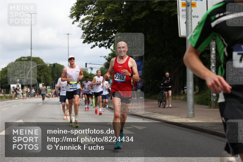 29.06.2025 - hella hamburg halbmarathon Yannick Fuchs http://msf.ph/oto/8224434 29.06.2025 10:33:17 20KM 1164, 2262, 2296, 2719, 2849, 2980, 3014, 3136, 3431, 4148, 5091, 5248, 6095, 6682, 6684, 7110, 8091, 9403, 10218, 11049, 11055, 11281, 11282, 11379, 11447, 12137, 12915, 13755, 13800, 14905, 15372, 16075, 16280, 17154, 17623, 17646, 17722, 18761, 19004, 19151 meine-sportfotos.de