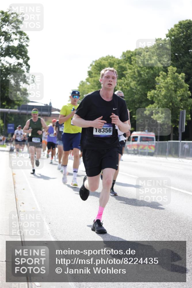 29.06.2025 - hella hamburg halbmarathon Jannik Wohlers http://msf.ph/oto/8224435 29.06.2025 09:51:22 Lombardsbrücke 1520, 1903, 2653, 2880, 3437, 4634, 4843, 4865, 4991, 5014, 5129, 6490, 7092, 7105, 8074, 8346, 8359, 8871, 8900, 9114, 10319, 10375, 10480, 10669, 10691, 10934, 11021, 11417, 11714, 12623, 12711, 12712, 13183, 13196, 13479, 14346, 14861, 15164, 15185, 15542, 15828, 15932, 15935, 16281, 16503, 17381, 17382, 17406, 18049, 18330, 18356, 18399, 18539, 18764 meine-sportfotos.de