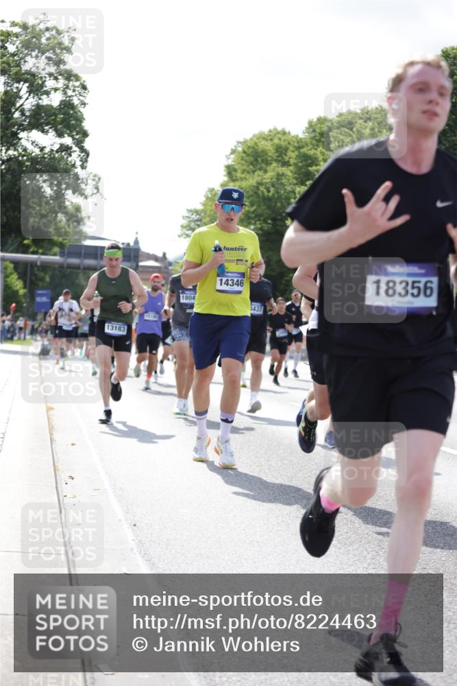 29.06.2025 - hella hamburg halbmarathon Jannik Wohlers http://msf.ph/oto/8224463 29.06.2025 09:51:22 Lombardsbrücke 1520, 1903, 2653, 2880, 3437, 4634, 4843, 4865, 4991, 5014, 5129, 6490, 7092, 7105, 8074, 8346, 8359, 8871, 8900, 9114, 10319, 10375, 10480, 10669, 10691, 10934, 11021, 11417, 11714, 12623, 12711, 12712, 13183, 13196, 13479, 14346, 14861, 15164, 15185, 15542, 15828, 15932, 15935, 16281, 16503, 17381, 17382, 17406, 18049, 18330, 18356, 18399, 18539, 18764 meine-sportfotos.de