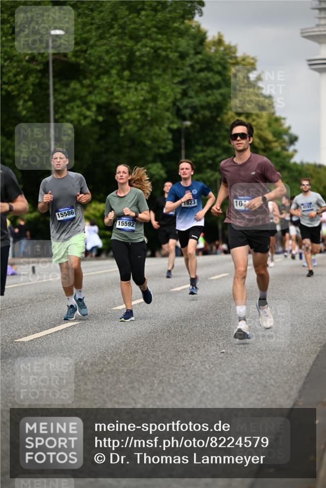 29.06.2025 - hella hamburg halbmarathon Dr. Thomas Lammeyer http://msf.ph/oto/8224579 29.06.2025 10:13:09 Kennedybrücke 1823, 2427, 3762, 4592, 4859, 7081, 7198, 9297, 9306, 9823, 9951, 9958, 10035, 10092, 10194, 10609 meine-sportfotos.de