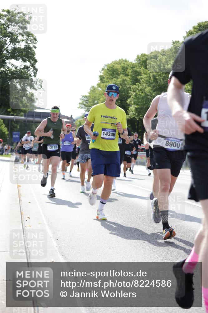 29.06.2025 - hella hamburg halbmarathon Jannik Wohlers http://msf.ph/oto/8224586 29.06.2025 09:51:23 Lombardsbrücke 1520, 1903, 2653, 3437, 4634, 4843, 4865, 4991, 5014, 5129, 6490, 6700, 6770, 7092, 7105, 8074, 8346, 8359, 8900, 9114, 9358, 10319, 10375, 10480, 10669, 10691, 10934, 11021, 11417, 11714, 12623, 12711, 12712, 13183, 13196, 13479, 14346, 14861, 15164, 15185, 15542, 15828, 15846, 15932, 15935, 16281, 16503, 17381, 17382, 17406, 18049, 18330, 18356, 18399, 18539, 18764 meine-sportfotos.de