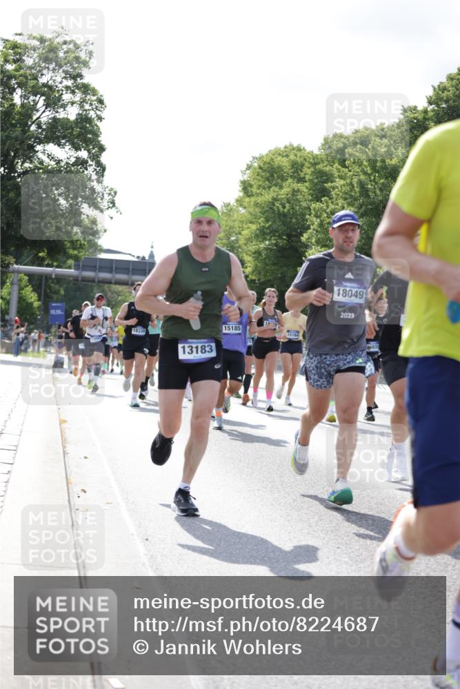 29.06.2025 - hella hamburg halbmarathon Jannik Wohlers http://msf.ph/oto/8224687 29.06.2025 09:51:24 Lombardsbrücke 1569, 1903, 2653, 3437, 4865, 4991, 5014, 5129, 6490, 6700, 6770, 7092, 8074, 8346, 8359, 8900, 9114, 9358, 10319, 10375, 10480, 10669, 10691, 10934, 11021, 11417, 11714, 12623, 12711, 12712, 13183, 13479, 14346, 14861, 15164, 15185, 15542, 15828, 15846, 15932, 15935, 16281, 16503, 17381, 17382, 17406, 18049, 18330, 18356, 18399, 18539, 18764 meine-sportfotos.de