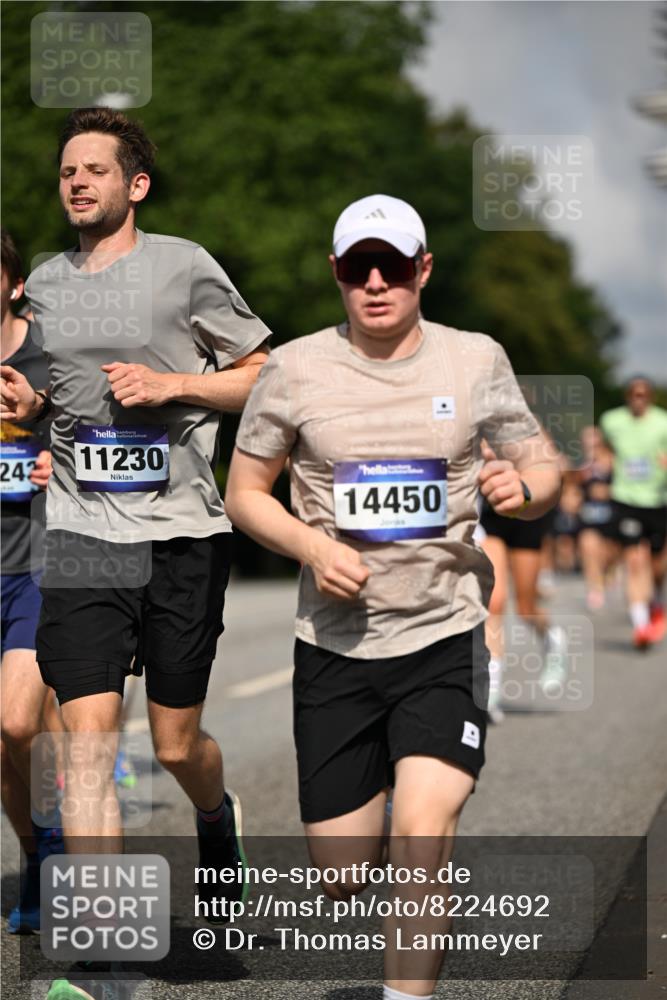 29.06.2025 - hella hamburg halbmarathon Dr. Thomas Lammeyer http://msf.ph/oto/8224692 29.06.2025 09:49:56 Kennedybrücke 1344, 1577, 1889, 2243, 4477, 4944, 5048, 5152, 5660, 7466, 7534, 7628, 7901, 8312, 8323, 10298, 10865, 10927, 11230, 11304 meine-sportfotos.de