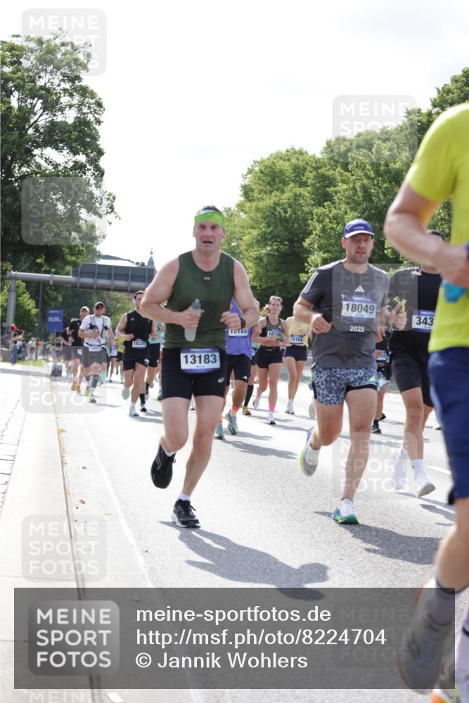 29.06.2025 - hella hamburg halbmarathon Jannik Wohlers http://msf.ph/oto/8224704 29.06.2025 09:51:24 Lombardsbrücke 1569, 1903, 2653, 3437, 4865, 4991, 5014, 5129, 6490, 6700, 6770, 7092, 8074, 8346, 8359, 8900, 9114, 9358, 10319, 10375, 10480, 10669, 10691, 10934, 11021, 11417, 11714, 12623, 12711, 12712, 13183, 13479, 14346, 14861, 15164, 15185, 15542, 15828, 15846, 15932, 15935, 16281, 16503, 17381, 17382, 17406, 18049, 18330, 18356, 18399, 18539, 18764 meine-sportfotos.de