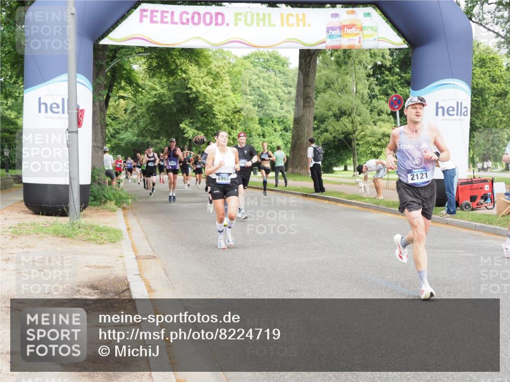 29.06.2025 - hella hamburg halbmarathon MichiJ http://msf.ph/oto/8224719 29.06.2025 10:25:15 Zwischen KM18-KM19 2121, 5042, 6993, 11304, 14789 meine-sportfotos.de