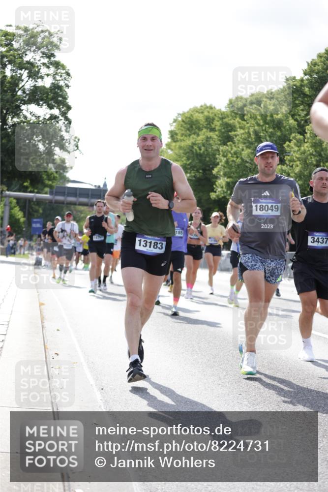 29.06.2025 - hella hamburg halbmarathon Jannik Wohlers http://msf.ph/oto/8224731 29.06.2025 09:51:24 Lombardsbrücke 1569, 1903, 2653, 3437, 4865, 4991, 5014, 5129, 6490, 6700, 6770, 7092, 8074, 8346, 8359, 8900, 9114, 9358, 10319, 10375, 10480, 10669, 10691, 10934, 11021, 11417, 11714, 12623, 12711, 12712, 13183, 13479, 14346, 14861, 15164, 15185, 15542, 15828, 15846, 15932, 15935, 16281, 16503, 17381, 17382, 17406, 18049, 18330, 18356, 18399, 18539, 18764 meine-sportfotos.de