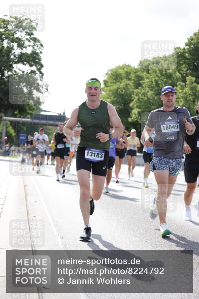 29.06.2025 - hella hamburg halbmarathon Jannik Wohlers http://msf.ph/oto/8224792 29.06.2025 09:51:24 Lombardsbrücke 1569, 1903, 2653, 3437, 4865, 4991, 5014, 5129, 6490, 6700, 6770, 7092, 8074, 8346, 8359, 8900, 9114, 9358, 10319, 10375, 10480, 10669, 10691, 10934, 11021, 11417, 11714, 12623, 12711, 12712, 13183, 13479, 14346, 14861, 15164, 15185, 15542, 15828, 15846, 15932, 15935, 16281, 16503, 17381, 17382, 17406, 18049, 18330, 18356, 18399, 18539, 18764 meine-sportfotos.de
