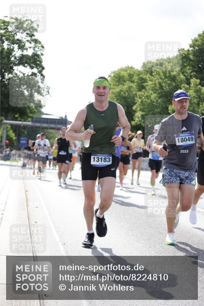29.06.2025 - hella hamburg halbmarathon Jannik Wohlers http://msf.ph/oto/8224810 29.06.2025 09:51:25 Lombardsbrücke 1569, 1903, 2653, 3437, 4865, 4991, 5014, 5129, 6490, 6700, 6770, 7092, 8074, 8346, 8359, 8900, 9114, 9358, 10319, 10375, 10480, 10669, 10691, 10934, 11021, 11714, 12623, 12711, 12712, 13183, 13479, 14226, 14346, 14861, 15164, 15185, 15542, 15828, 15846, 15932, 15935, 16503, 17381, 17382, 17406, 18049, 18330, 18356, 18399, 18539, 18764 meine-sportfotos.de