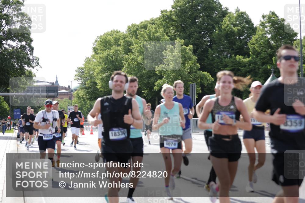 29.06.2025 - hella hamburg halbmarathon Jannik Wohlers http://msf.ph/oto/8224820 29.06.2025 09:51:28 Lombardsbrücke 1312, 1353, 1569, 1903, 2653, 3437, 3697, 4865, 4991, 5014, 5047, 5129, 5987, 6490, 6700, 6705, 6770, 7092, 7185, 8074, 8346, 8359, 8900, 9358, 10319, 10375, 10691, 10934, 11021, 11714, 12623, 12711, 12712, 13183, 14226, 14228, 14346, 14861, 15164, 15185, 15206, 15846, 15932, 15935, 16503, 17016, 17403, 17406, 17733, 17911, 18049, 18330, 18356, 18399, 18764, 18772 meine-sportfotos.de