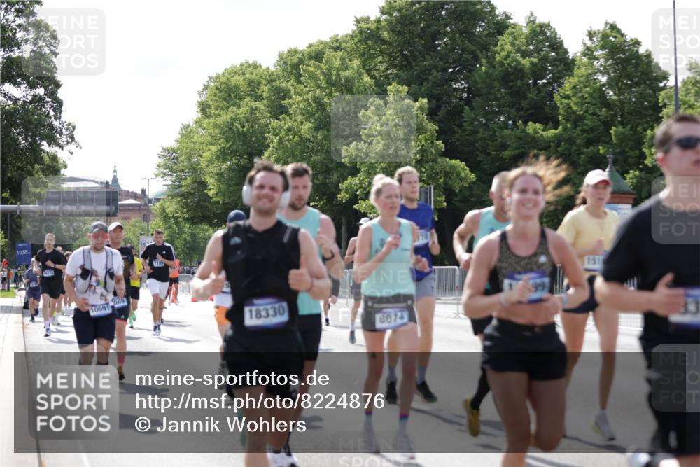 29.06.2025 - hella hamburg halbmarathon Jannik Wohlers http://msf.ph/oto/8224876 29.06.2025 09:51:28 Lombardsbrücke 1312, 1353, 1569, 1903, 2653, 3437, 3697, 4865, 4991, 5014, 5047, 5129, 5987, 6490, 6700, 6705, 6770, 7092, 7185, 8074, 8346, 8359, 8900, 9358, 10319, 10375, 10691, 10934, 11021, 11714, 12623, 12711, 12712, 13183, 14226, 14228, 14346, 14861, 15164, 15185, 15206, 15846, 15932, 15935, 16503, 17016, 17403, 17406, 17733, 17911, 18049, 18330, 18356, 18399, 18764, 18772 meine-sportfotos.de