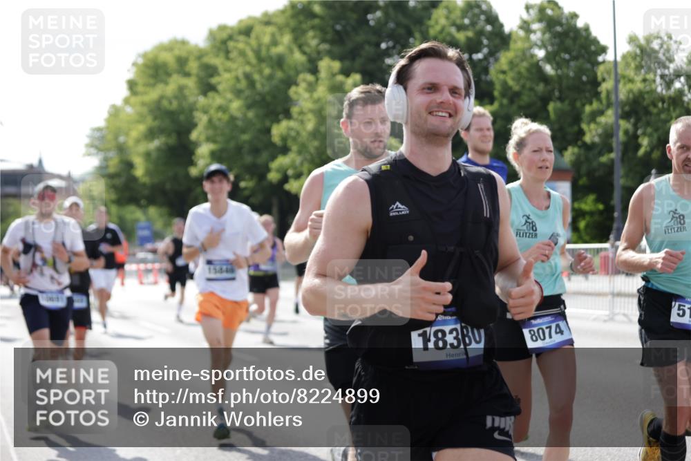 29.06.2025 - hella hamburg halbmarathon Jannik Wohlers http://msf.ph/oto/8224899 29.06.2025 09:51:29 Lombardsbrücke 1312, 1353, 1569, 2653, 3437, 3697, 4865, 4991, 5014, 5047, 5129, 5987, 6490, 6700, 6705, 6770, 7092, 7185, 8074, 8346, 8359, 8900, 9358, 10319, 10375, 10691, 10934, 10978, 11021, 11714, 12623, 12711, 12712, 13183, 14226, 14228, 14346, 14861, 15164, 15185, 15206, 15451, 15846, 15932, 15935, 16052, 16503, 17016, 17403, 17406, 17733, 17911, 18049, 18304, 18330, 18356, 18399, 18772 meine-sportfotos.de