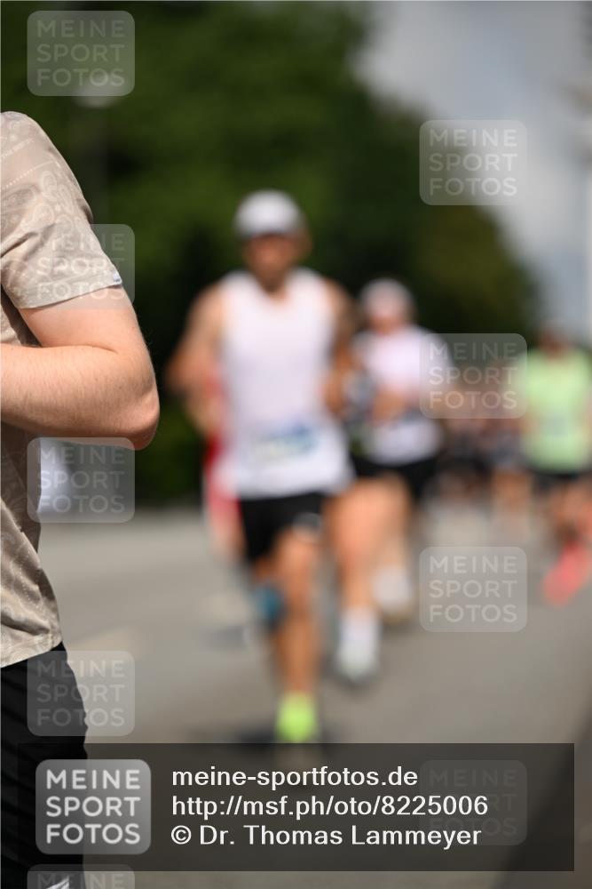 29.06.2025 - hella hamburg halbmarathon Dr. Thomas Lammeyer http://msf.ph/oto/8225006 29.06.2025 09:49:57 Kennedybrücke 1344, 1577, 1889, 2243, 4477, 4944, 5048, 5152, 5660, 7466, 7534, 7628, 7901, 8312, 8323, 10298, 10865, 10927, 11230, 11304 meine-sportfotos.de