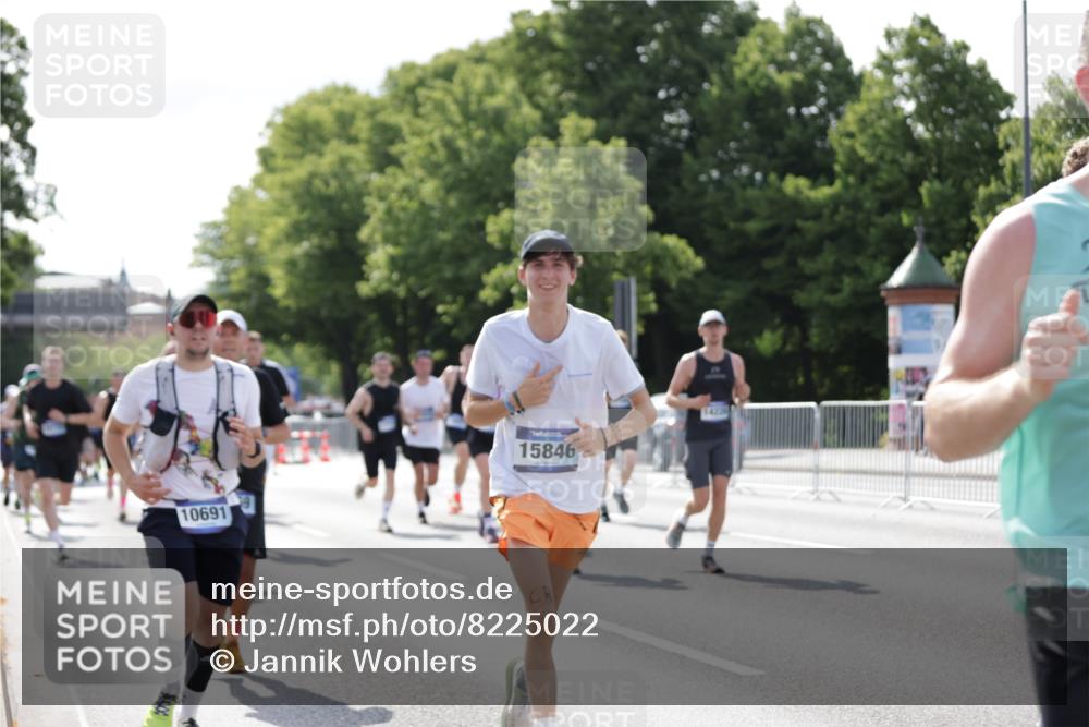 29.06.2025 - hella hamburg halbmarathon Jannik Wohlers http://msf.ph/oto/8225022 29.06.2025 09:51:30 Lombardsbrücke 1312, 1353, 1569, 2653, 3437, 3697, 4991, 5014, 5047, 5129, 5987, 6490, 6700, 6705, 6770, 7092, 7185, 8074, 8346, 8359, 8900, 9358, 10319, 10375, 10691, 10934, 10978, 11021, 11714, 12438, 12623, 12711, 12712, 13183, 14226, 14228, 14346, 14861, 15164, 15185, 15206, 15451, 15846, 15932, 15935, 16052, 16503, 17016, 17403, 17406, 17733, 17911, 18049, 18304, 18330, 18356, 18399, 18772 meine-sportfotos.de
