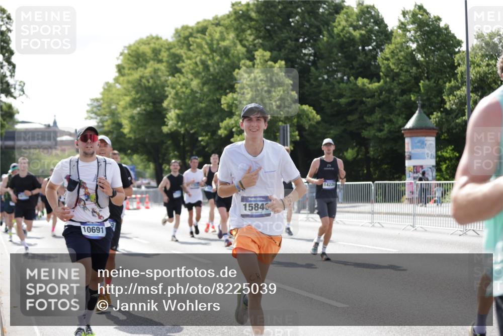 29.06.2025 - hella hamburg halbmarathon Jannik Wohlers http://msf.ph/oto/8225039 29.06.2025 09:51:30 Lombardsbrücke 1312, 1353, 1569, 2653, 3437, 3697, 4991, 5014, 5047, 5129, 5987, 6490, 6700, 6705, 6770, 7092, 7185, 8074, 8346, 8359, 8900, 9358, 10319, 10375, 10691, 10934, 10978, 11021, 11714, 12438, 12623, 12711, 12712, 13183, 14226, 14228, 14346, 14861, 15164, 15185, 15206, 15451, 15846, 15932, 15935, 16052, 16503, 17016, 17403, 17406, 17733, 17911, 18049, 18304, 18330, 18356, 18399, 18772 meine-sportfotos.de