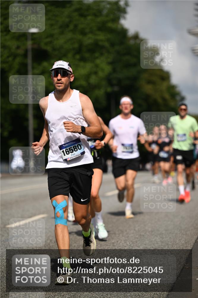 29.06.2025 - hella hamburg halbmarathon Dr. Thomas Lammeyer http://msf.ph/oto/8225045 29.06.2025 09:49:57 Kennedybrücke 1344, 1577, 1889, 2243, 4477, 4944, 5048, 5152, 5660, 7466, 7534, 7628, 7901, 8312, 8323, 10298, 10865, 10927, 11230, 11304 meine-sportfotos.de