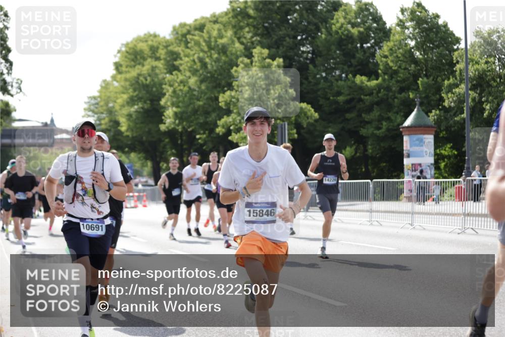 29.06.2025 - hella hamburg halbmarathon Jannik Wohlers http://msf.ph/oto/8225087 29.06.2025 09:51:30 Lombardsbrücke 1312, 1353, 1569, 2653, 3437, 3697, 4991, 5014, 5047, 5129, 5987, 6490, 6700, 6705, 6770, 7092, 7185, 8074, 8346, 8359, 8900, 9358, 10319, 10375, 10691, 10934, 10978, 11021, 11714, 12438, 12623, 12711, 12712, 13183, 14226, 14228, 14346, 14861, 15164, 15185, 15206, 15451, 15846, 15932, 15935, 16052, 16503, 17016, 17403, 17406, 17733, 17911, 18049, 18304, 18330, 18356, 18399, 18772 meine-sportfotos.de