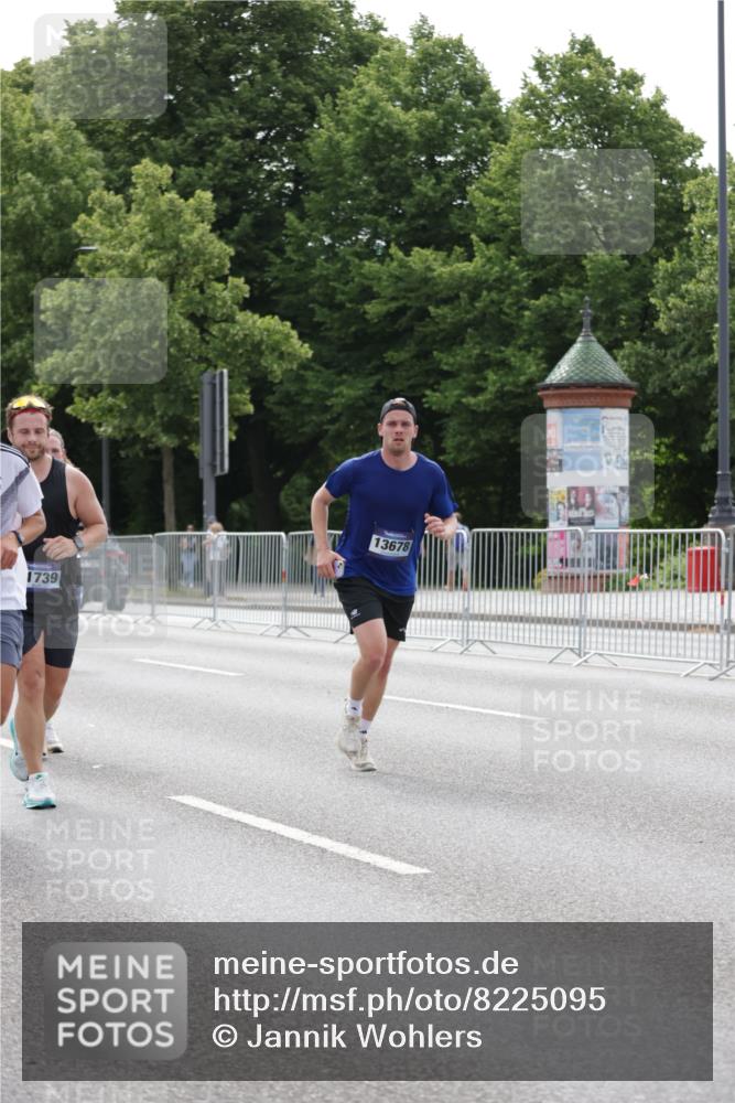29.06.2025 - hella hamburg halbmarathon Jannik Wohlers http://msf.ph/oto/8225095 29.06.2025 10:27:37 Lombardsbrücke 1148, 5177, 5369, 5847, 6632, 7497, 8215, 9567, 11692, 11739, 12780, 12823, 12842, 13568, 13678, 13860, 14155, 15123, 15607, 15608, 16569, 16804 meine-sportfotos.de
