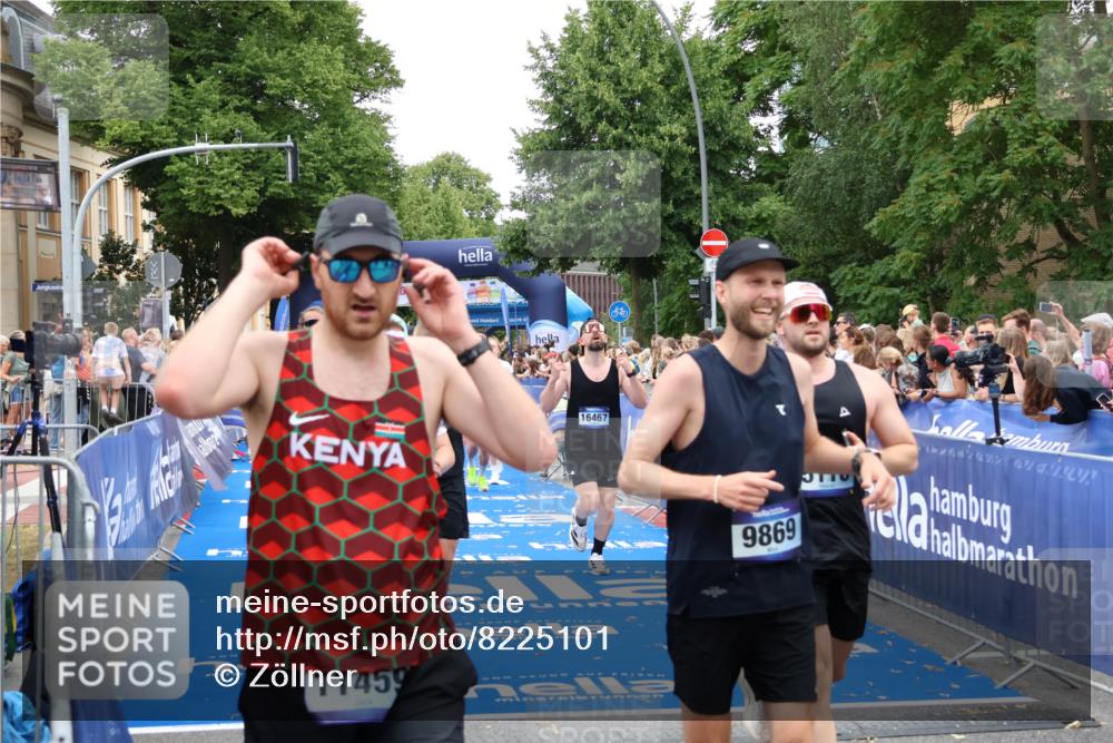 29.06.2025 - hella hamburg halbmarathon Zöllner http://msf.ph/oto/8225101 29.06.2025 10:52:50 Ziel 1657, 2287, 2444, 2814, 2910, 3999, 5077, 5116, 5169, 5194, 8172, 9065, 9163, 9869, 10811, 11217, 11992, 12482, 14198, 14286, 14805, 16467, 17198, 18331, 19244 meine-sportfotos.de