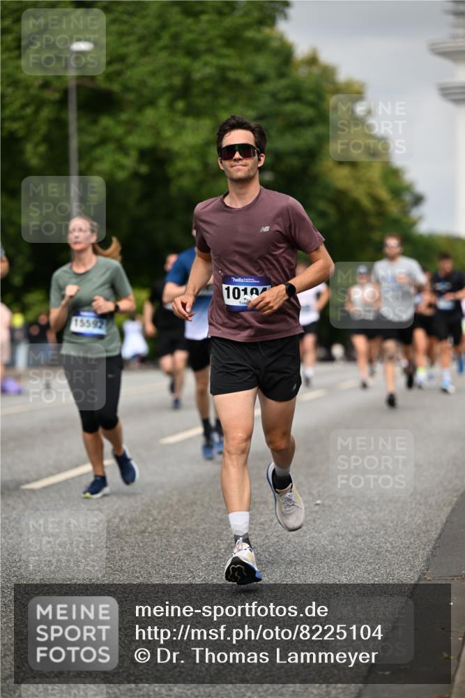 29.06.2025 - hella hamburg halbmarathon Dr. Thomas Lammeyer http://msf.ph/oto/8225104 29.06.2025 10:13:11 Kennedybrücke 1823, 2427, 3762, 4592, 4859, 7081, 7198, 9297, 9306, 9951, 9958, 10035, 10092, 10194, 10609 meine-sportfotos.de