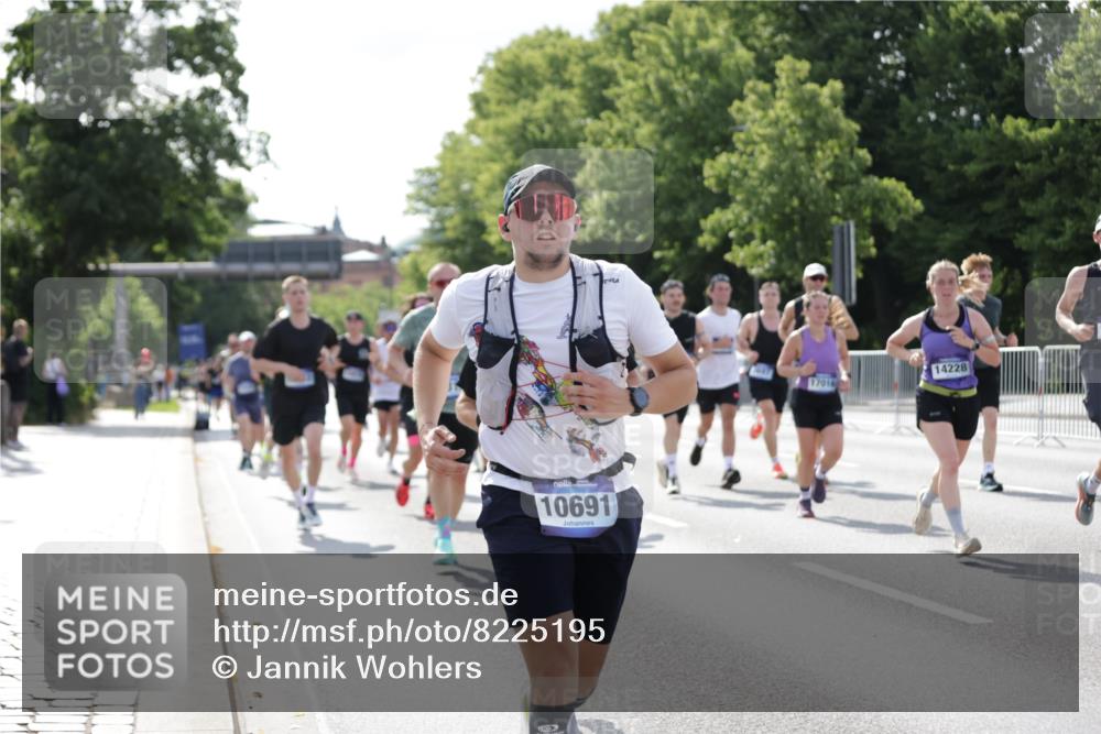 29.06.2025 - hella hamburg halbmarathon Jannik Wohlers http://msf.ph/oto/8225195 29.06.2025 09:51:31 Lombardsbrücke 1312, 1353, 1569, 2653, 3437, 3697, 4991, 5014, 5047, 5129, 5231, 5987, 6700, 6705, 6770, 7092, 7185, 8074, 8346, 8359, 8900, 9358, 10319, 10375, 10691, 10934, 10978, 11021, 11714, 12438, 12623, 12711, 12712, xxx, 13183, 14226, 14228, 14346, 14861, 15164, 15185, 15206, 15451, 15846, 15932, 15935, 16052, 16503, 17016, 17403, 17406, 17733, 17911, 18049, 18304, 18330, 18356, 18399, 18772, 18878 meine-sportfotos.de