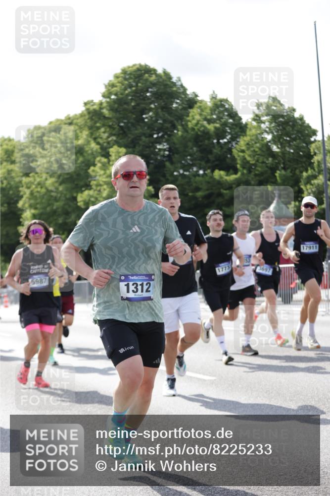 29.06.2025 - hella hamburg halbmarathon Jannik Wohlers http://msf.ph/oto/8225233 29.06.2025 09:51:33 Lombardsbrücke 1312, 1353, 1569, 2653, 3437, 3697, 5014, 5047, 5129, 5231, 5336, 5987, 6700, 6705, 6770, 7092, 7185, 8074, 8346, 8359, 8564, 8900, 9358, 9659, 10319, 10691, 10934, 10978, 11021, 11714, 12438, 12623, xxx, 13183, 14226, 14228, 14346, 14462, 14861, 15164, 15185, 15206, 15451, 15846, 15932, 15935, 16052, 16503, 17016, 17403, 17406, 17733, 17911, 18049, 18304, 18330, 18356, 18399, 18772, 18878 meine-sportfotos.de
