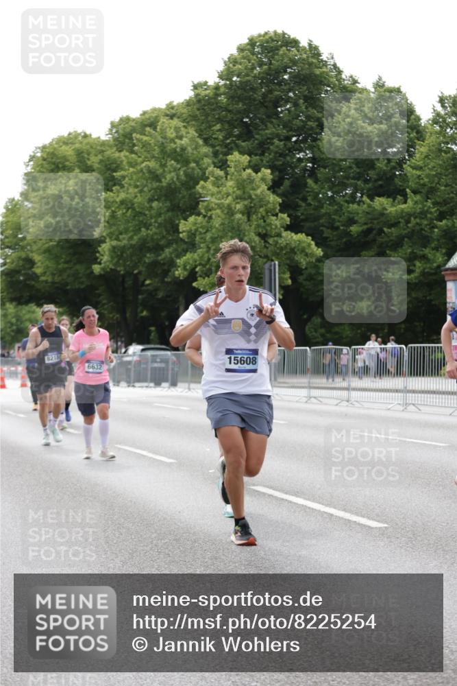 29.06.2025 - hella hamburg halbmarathon Jannik Wohlers http://msf.ph/oto/8225254 29.06.2025 10:27:37 Lombardsbrücke 1148, 5177, 5369, 5847, 6632, 7497, 8215, 9567, 11692, 11739, 12780, 12823, 12842, 13568, 13678, 13860, 14155, 15123, 15607, 15608, 16569, 16804 meine-sportfotos.de