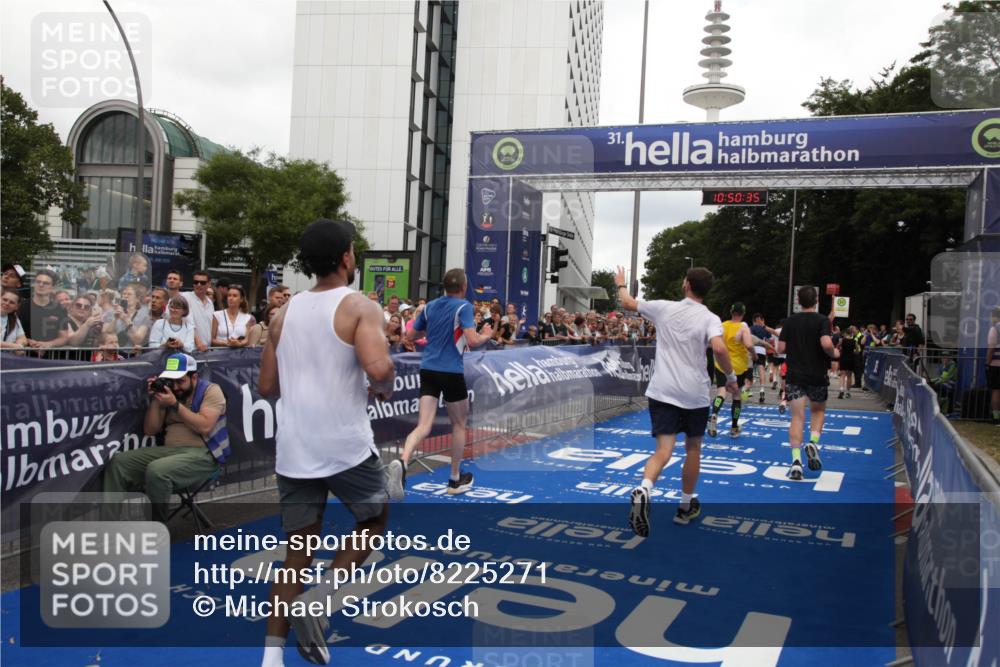 29.06.2025 - hella hamburg halbmarathon Michael Strokosch http://msf.ph/oto/8225271 29.06.2025 10:50:34 Ziel 3414, 4127, 5447, 6282, 6795, 7397, 8153, 8576, 11214, 11455, 12624, 13812, 14626, 15803, 16806, 17179, 17247, 17319, 18394 meine-sportfotos.de