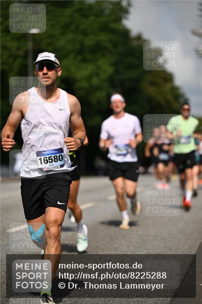 29.06.2025 - hella hamburg halbmarathon Dr. Thomas Lammeyer http://msf.ph/oto/8225288 29.06.2025 09:49:57 Kennedybrücke 1344, 1577, 1889, 2243, 4477, 4944, 5048, 5152, 5660, 7466, 7534, 7628, 7901, 8312, 8323, 10298, 10865, 10927, 11230, 11304 meine-sportfotos.de