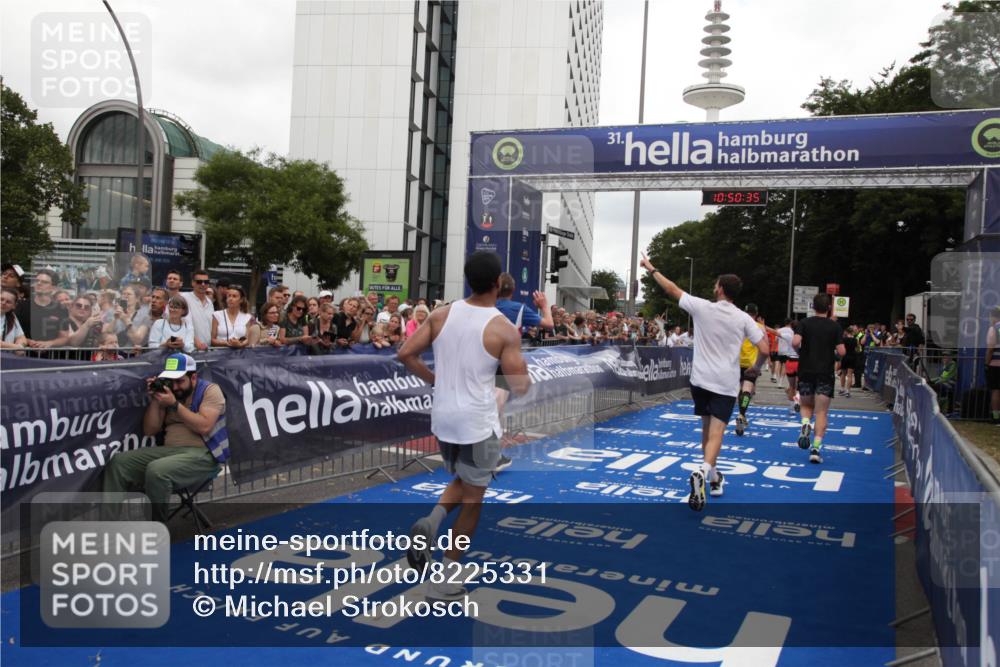 29.06.2025 - hella hamburg halbmarathon Michael Strokosch http://msf.ph/oto/8225331 29.06.2025 10:50:34 Ziel 3414, 4127, 5447, 6282, 6795, 7397, 8153, 8576, 11214, 11455, 12624, 13812, 14626, 15803, 16806, 17179, 17247, 17319, 18394 meine-sportfotos.de