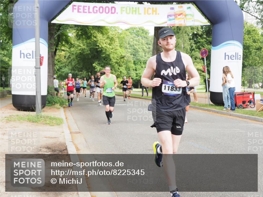 29.06.2025 - hella hamburg halbmarathon MichiJ http://msf.ph/oto/8225345 29.06.2025 10:25:21 Zwischen KM18-KM19 1385, 2121, 2399, 5042, 6915, 6993, 7154, 11833, 12916, 13991, 14601, 17217 meine-sportfotos.de